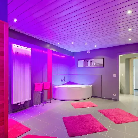 Cozy Holiday In With Sauna And Jacuzzi